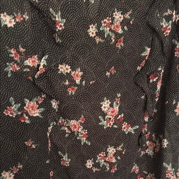 Torrid beautiful Bell Sleeve Ruffled Tunic - Picture 6 of 10